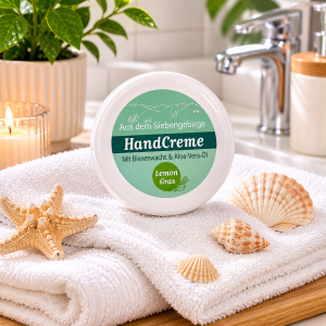 Im Focus : 3 Runde helle Tiegel mit Deckel 50ml, mit türkises Rundetikett, gefüllt mit Handcreme Lemongras