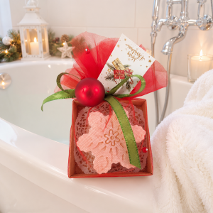 handgemachte Olivenölseife Zitronenmyrte in Schneeflockenform, im Geschenkkarton weihnachtlich