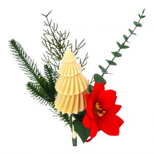 Weihnachtlich gebundener Strauß mit einem Seifentannenbaum